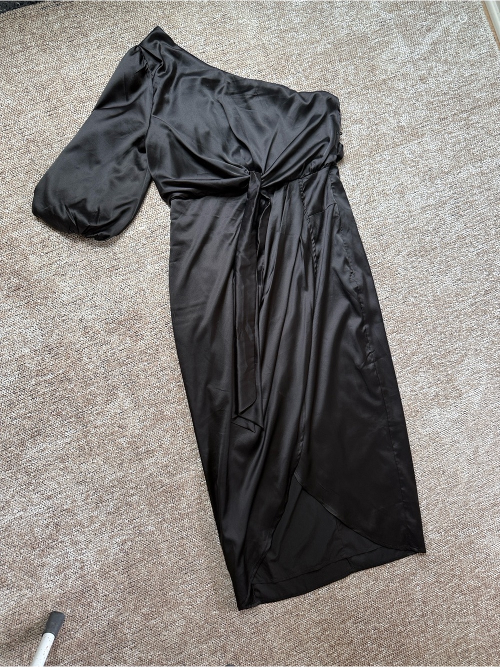 DO+BE One-Shoulder Black Satin Midi Dress
